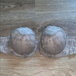 Victoria’s Secret sexy strapless lace bra